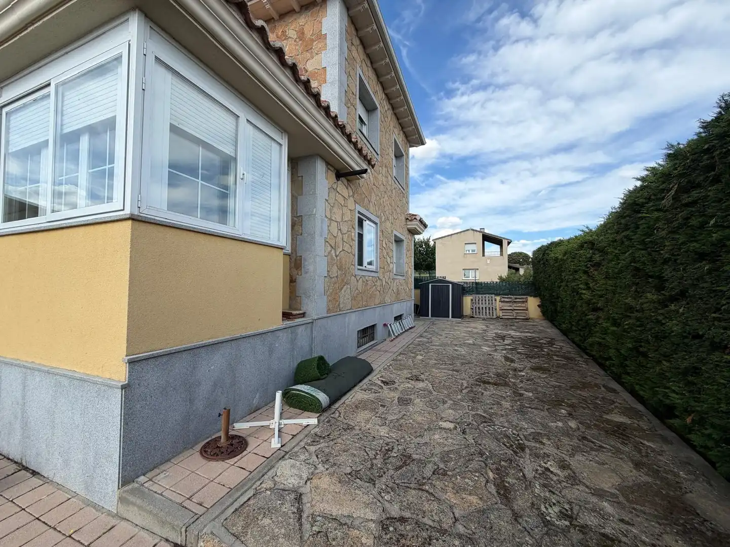 Vista exterior de Casa adosada en venda en Ávila amb Calefacció i Jardí privat