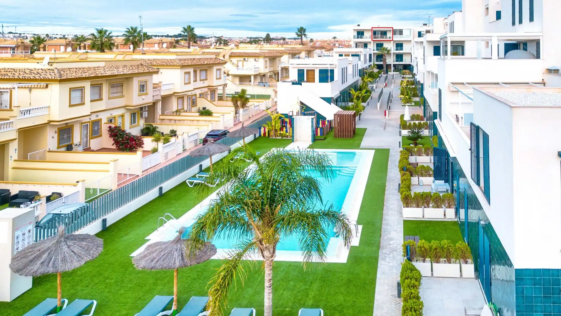 Vista exterior de Pis en venda en Orihuela amb Aire condicionat, Traster i Piscina