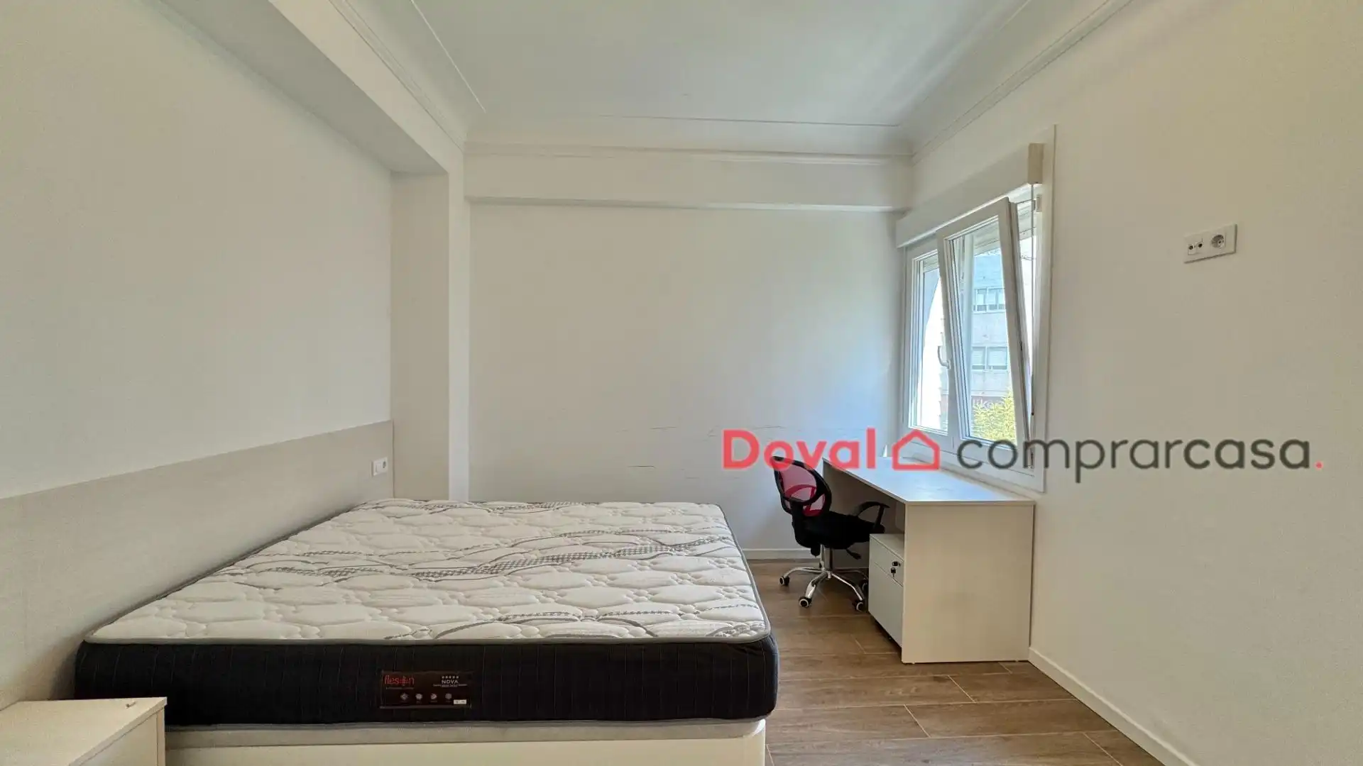 Habitación de Piso de alquiler en Vigo  con Calefacción y Amueblado