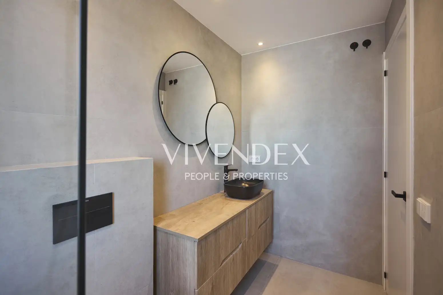 Baño de Ático en venta en Barcelona con Calefacción y Terraza
