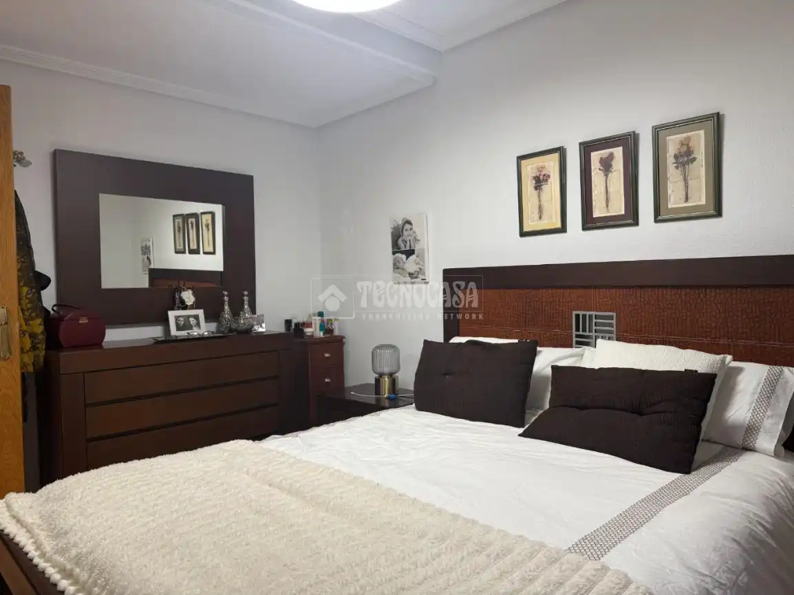 Schlafzimmer von Wohnung zum Verkauf in Madrid mit Klimaanlage und Heizung