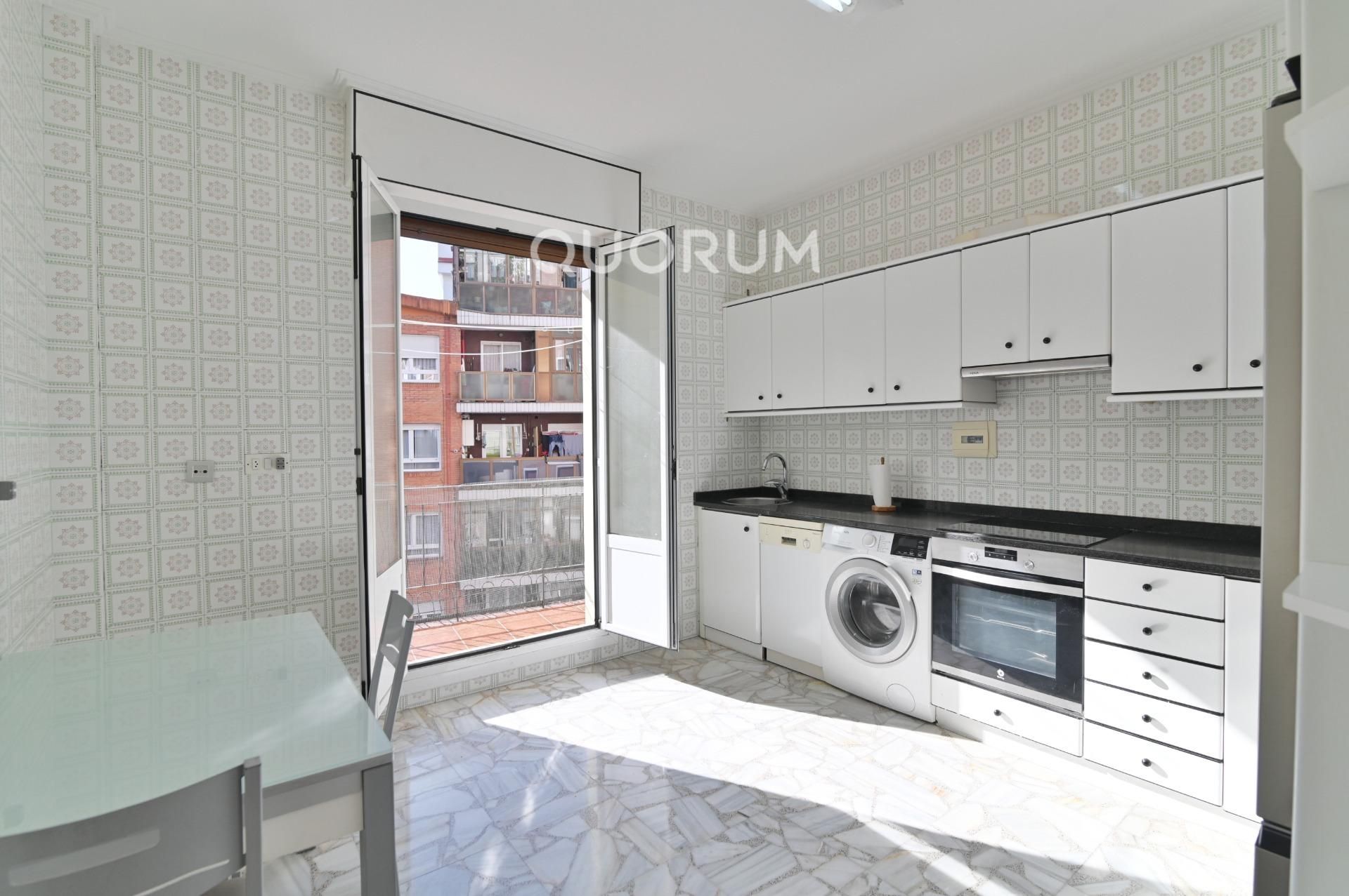 Küche von Wohnung zum Verkauf in Bilbao  mit Heizung, Möbliert und Balkon