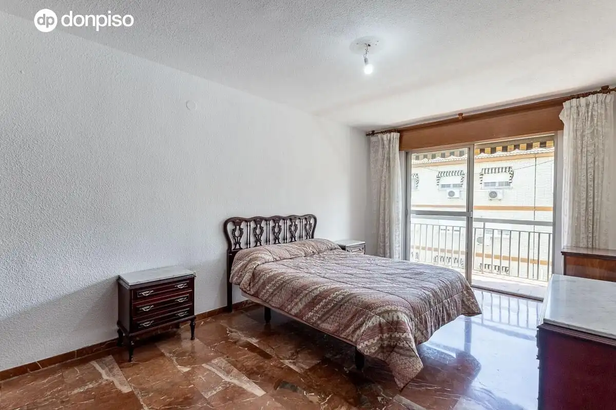 Bedroom of Flat for sale in Granada  with Air Conditioner and Heating