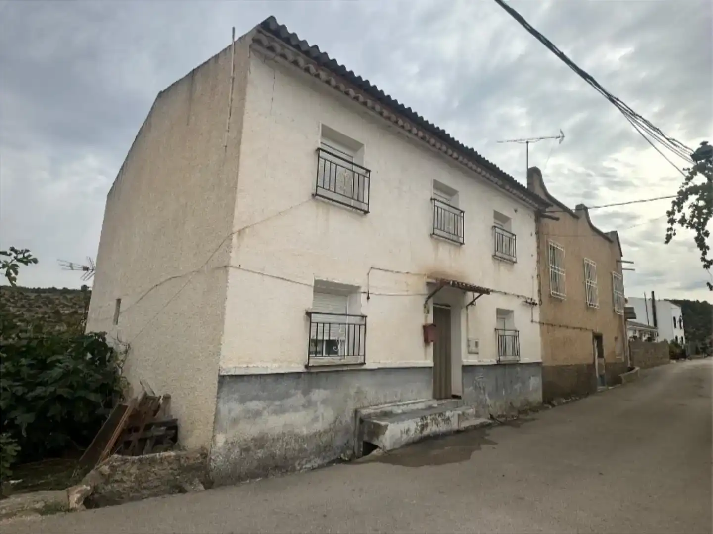 Vista exterior de Pis en venda en Yeste amb Piscina i Balcó