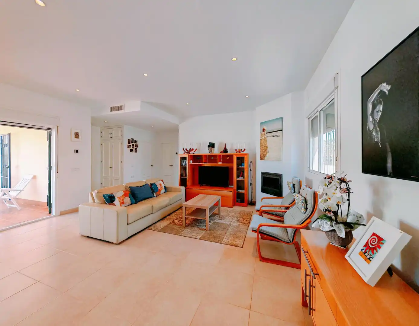 Sala d'estar de Casa o xalet en venda en Chiclana de la Frontera amb Aire condicionat, Jardí privat i Piscina