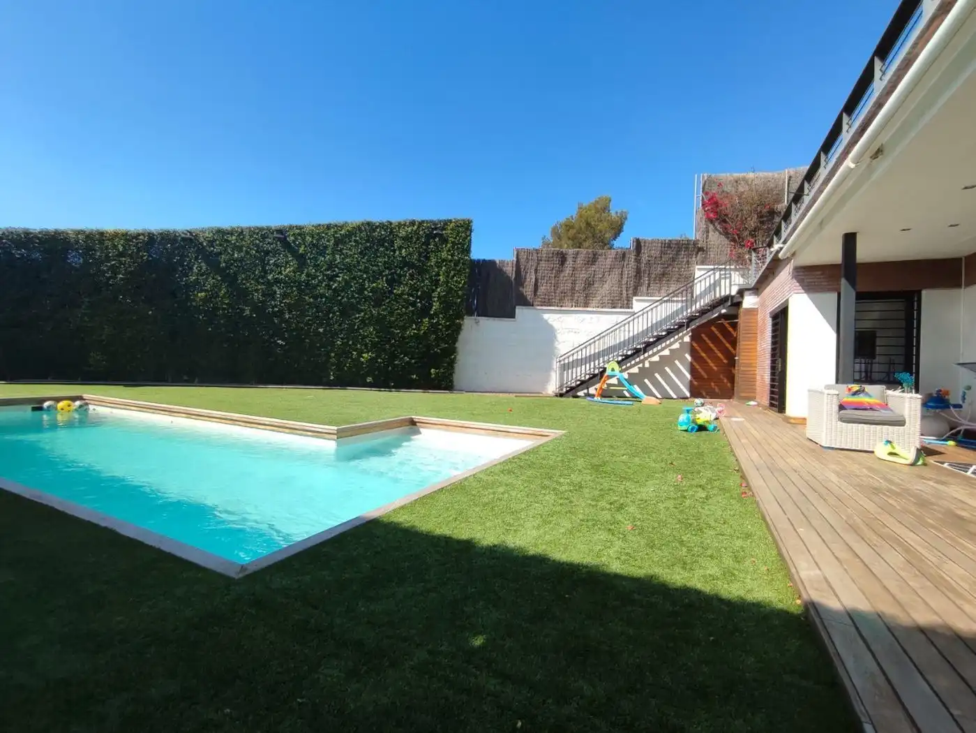 Swimming pool of Houses for sale in Castelldefels  with Air Conditioner, Heating and Private garden