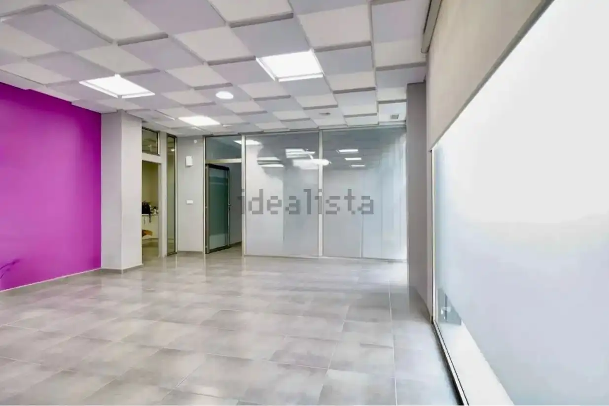 Locale commerciale in vendita a Carrer Juan Sebastián Elcano, imagen 3