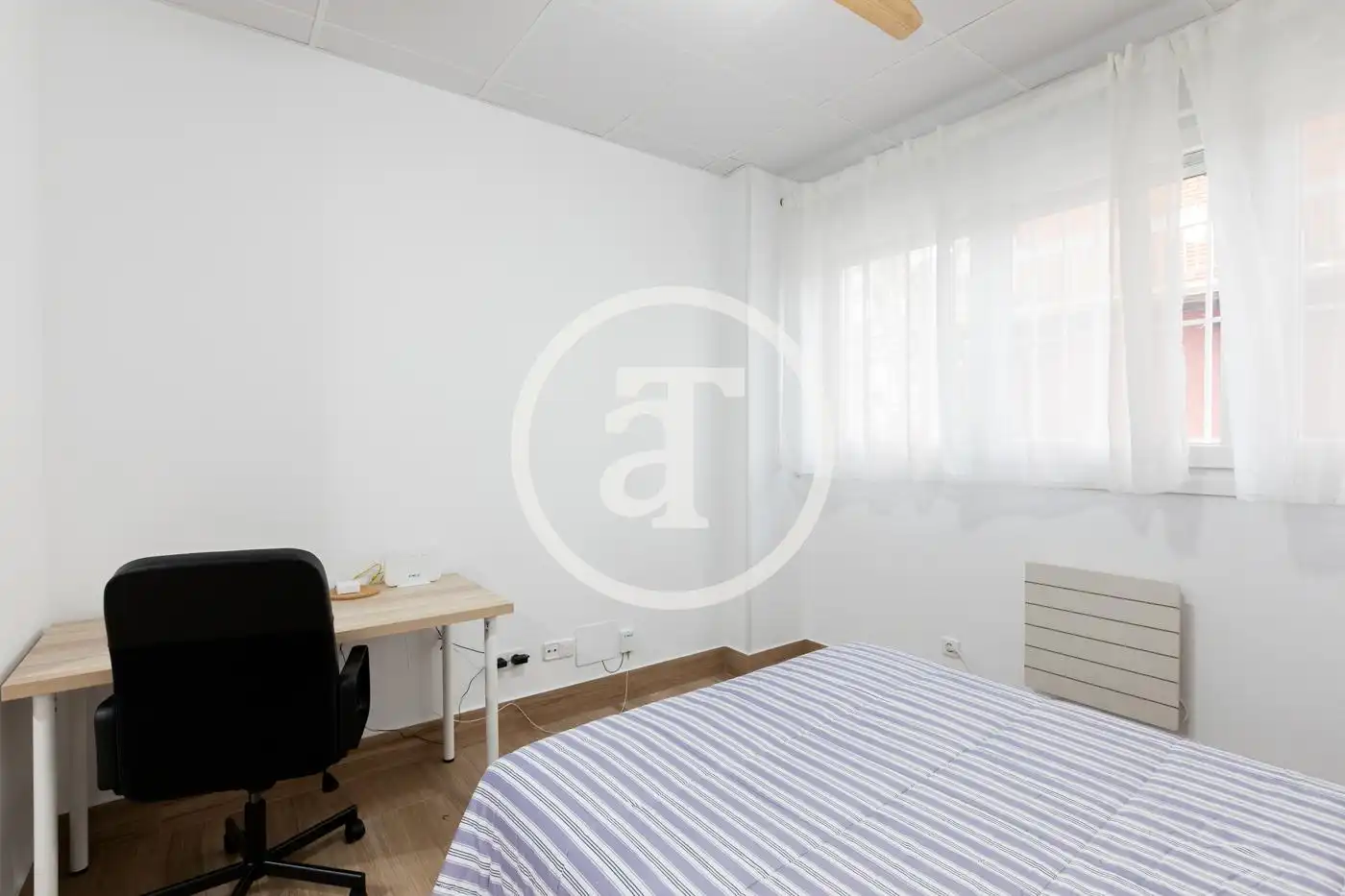 Habitación de Estudio de alquiler en Madrid con Calefacción, Amueblado y Horno