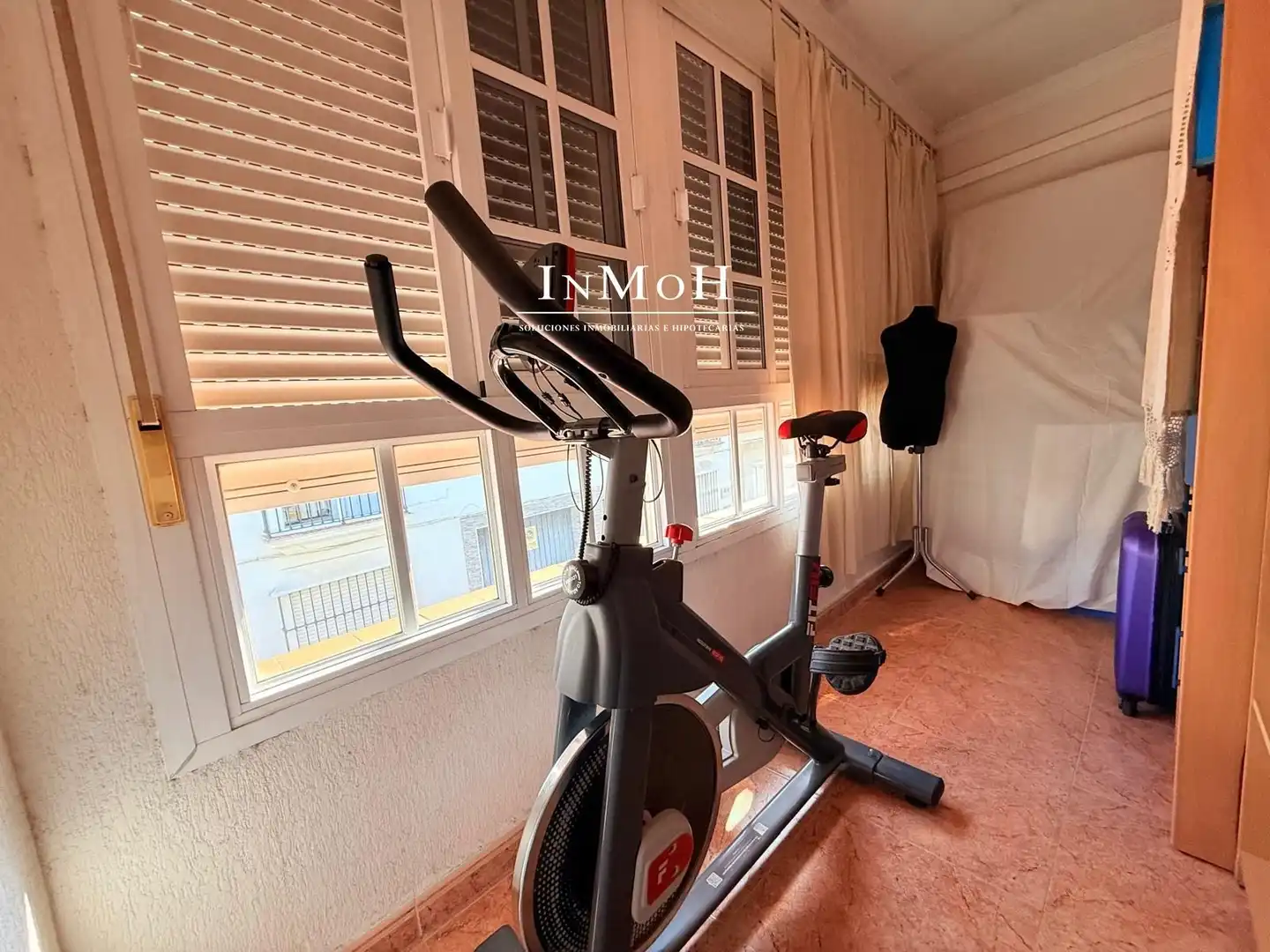 Vista exterior de Casa adosada en venta en Chiclana de la Frontera con Aire acondicionado, Terraza y Balcón