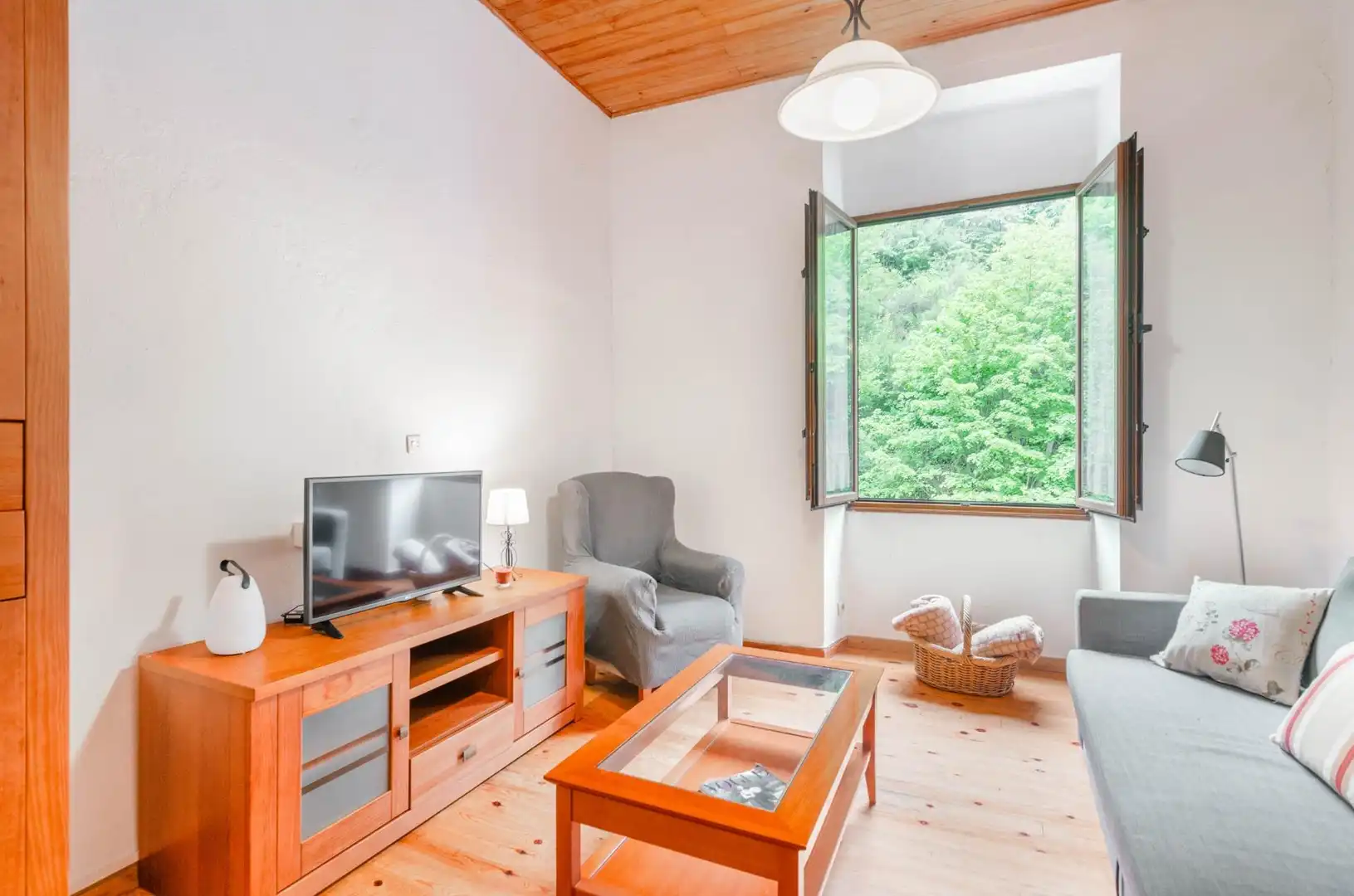 Sala de estar de Casa adosada en venta en Somiedo con Calefacción, Jardín privado y Trastero