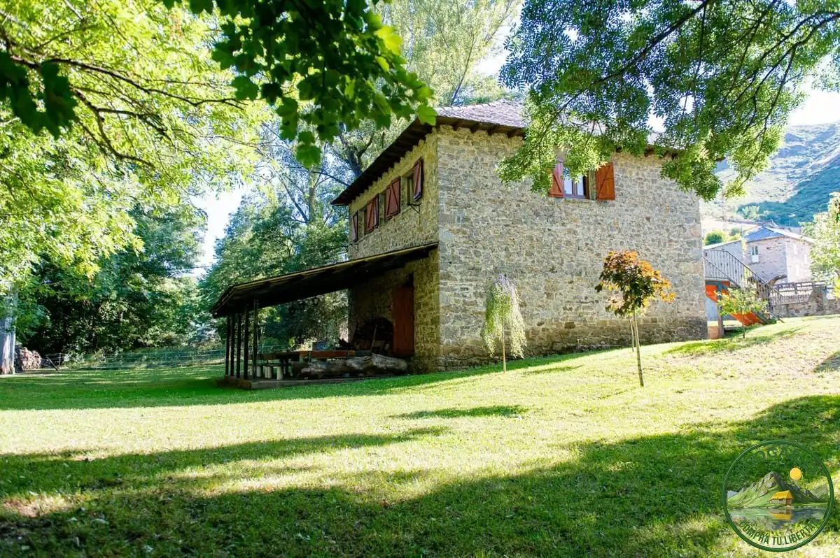 Vista exterior de Casa o chalet en venta en Cabrillanes con Calefacción, Trastero y Amueblado