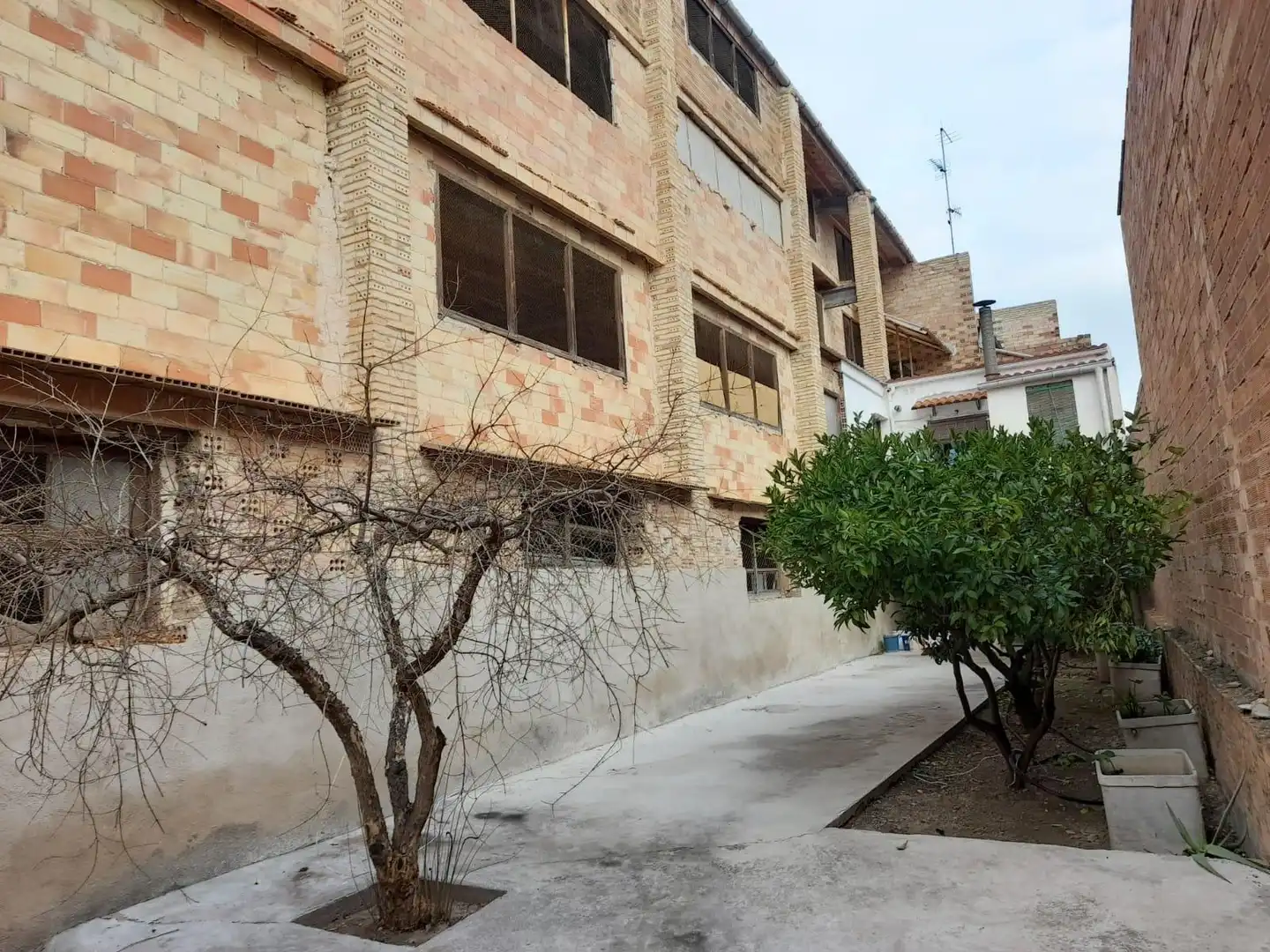Außenansicht von Haus oder Chalet zum Verkauf in Móra d'Ebre mit Heizung, Privatgarten und Terrasse