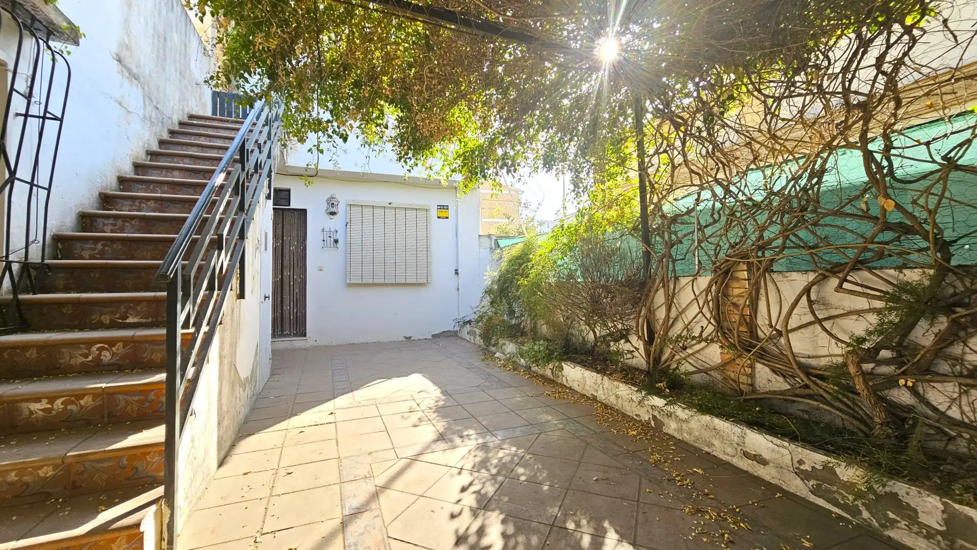 Vista exterior de Casa o xalet en venda en Sanlúcar de Barrameda amb Jardí privat