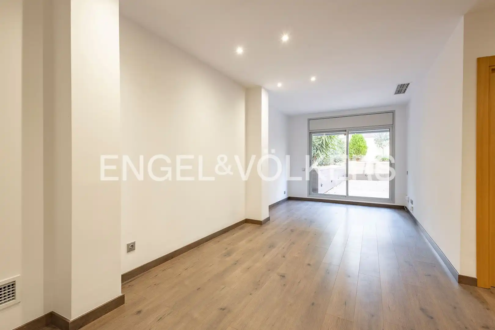 Living room of Apartments for sale in Sant Cugat del Vallès  with Air Conditioner, Heating and Private garden