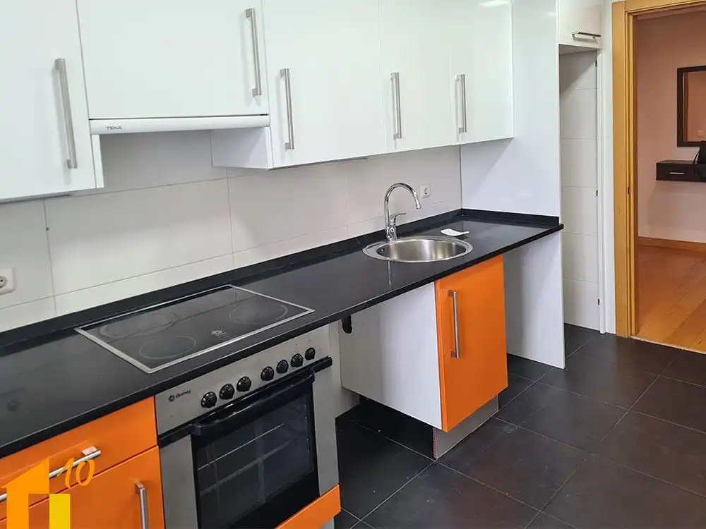 Cocina de Piso de alquiler en Burgos con Calefacción y Trastero