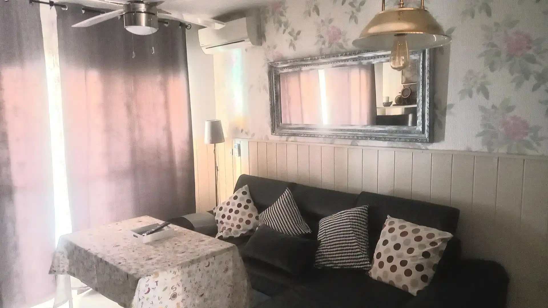 Sala d'estar de Casa o xalet de lloguer en Islantilla amb Aire condicionat i Balcó