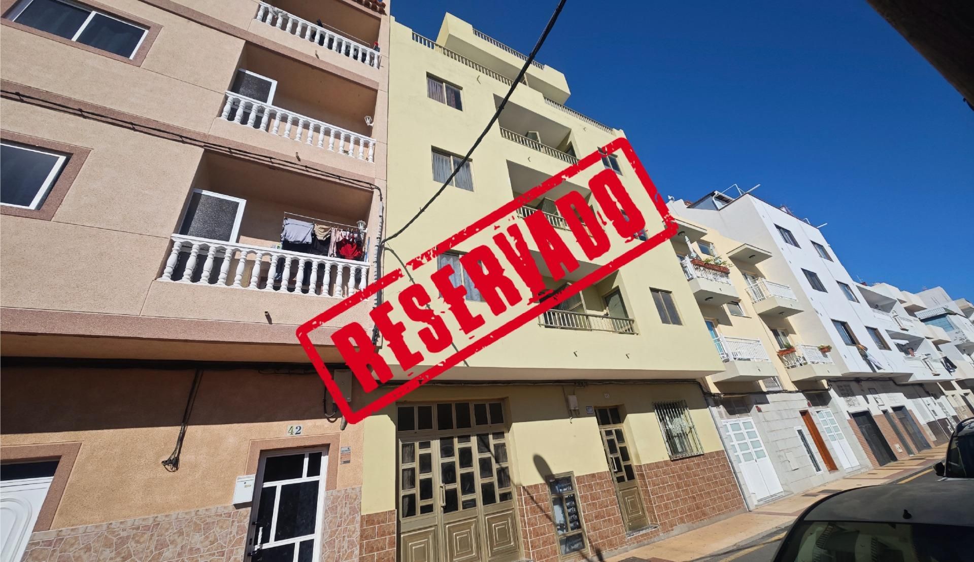 Vista exterior de Edifici en venda en Arona