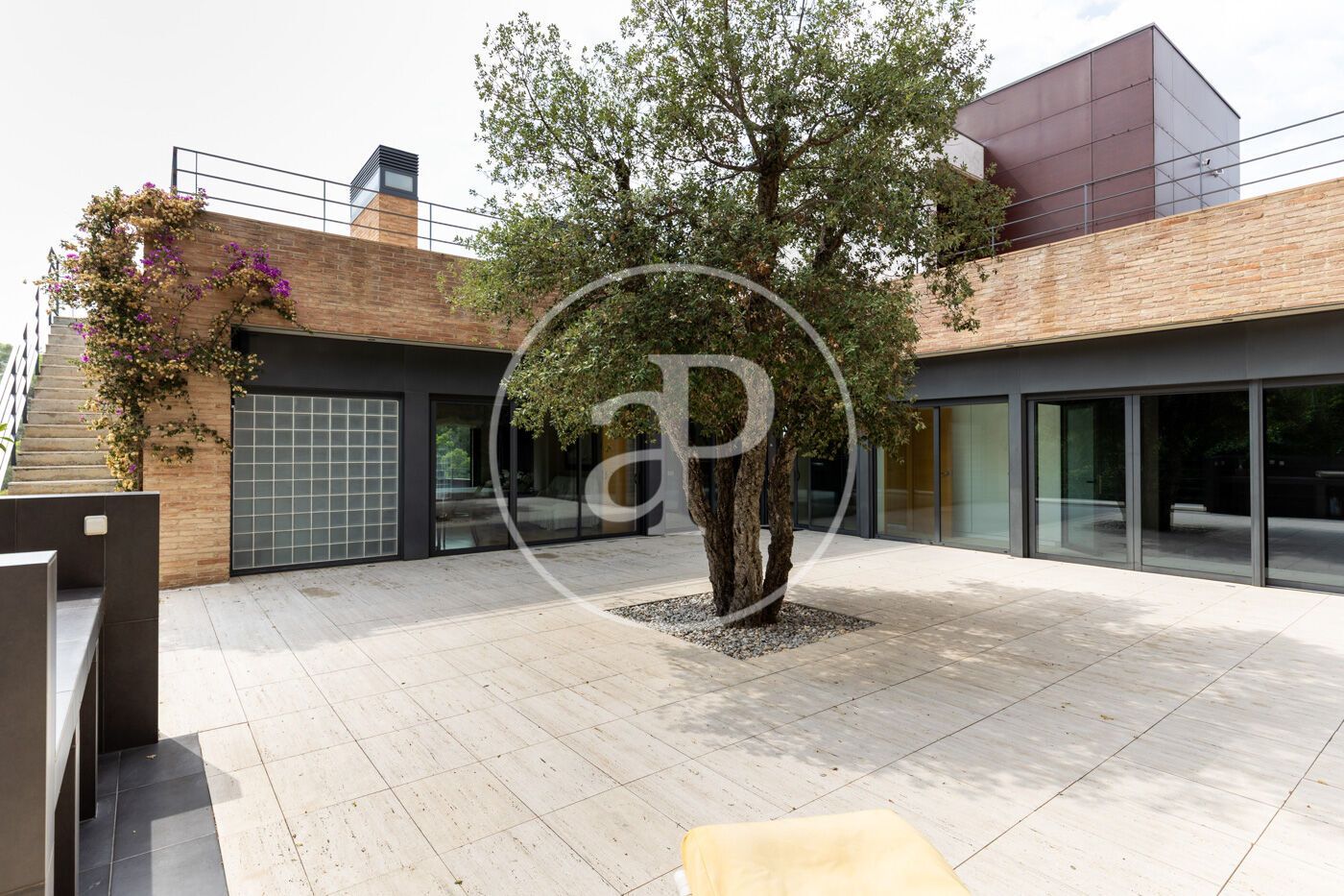 Vista exterior de Casa o xalet en venda en Sant Cugat del Vallès amb Aire condicionat, Calefacció i Jardí privat