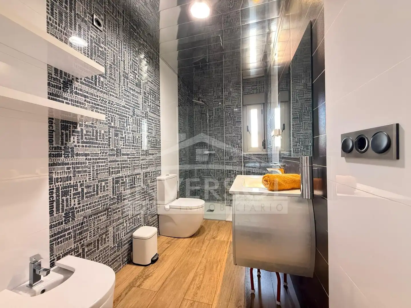 Bathroom of Flat for sale in Adra  with Air Conditioner, Heating and Furnished