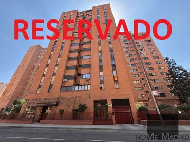 Flat with lift for sale in Calle de Melchor Fernández Almagro