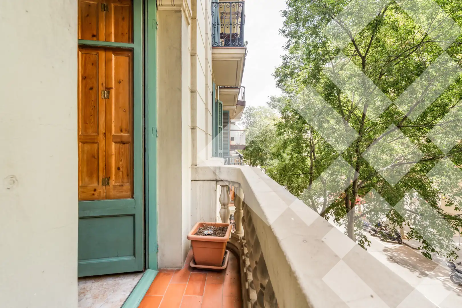 Terrasse von Wohnung zum Verkauf in Barcelona mit Heizung, Ofen und Balkon
