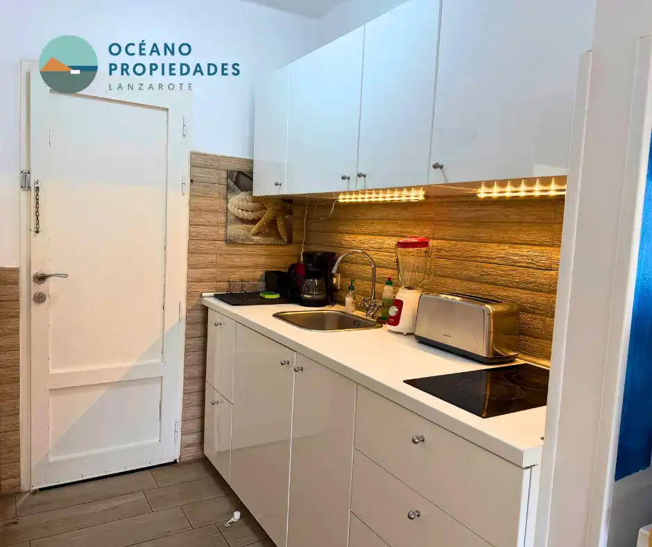 Cocina de Estudio en venta en Teguise con Piscina comunitaria