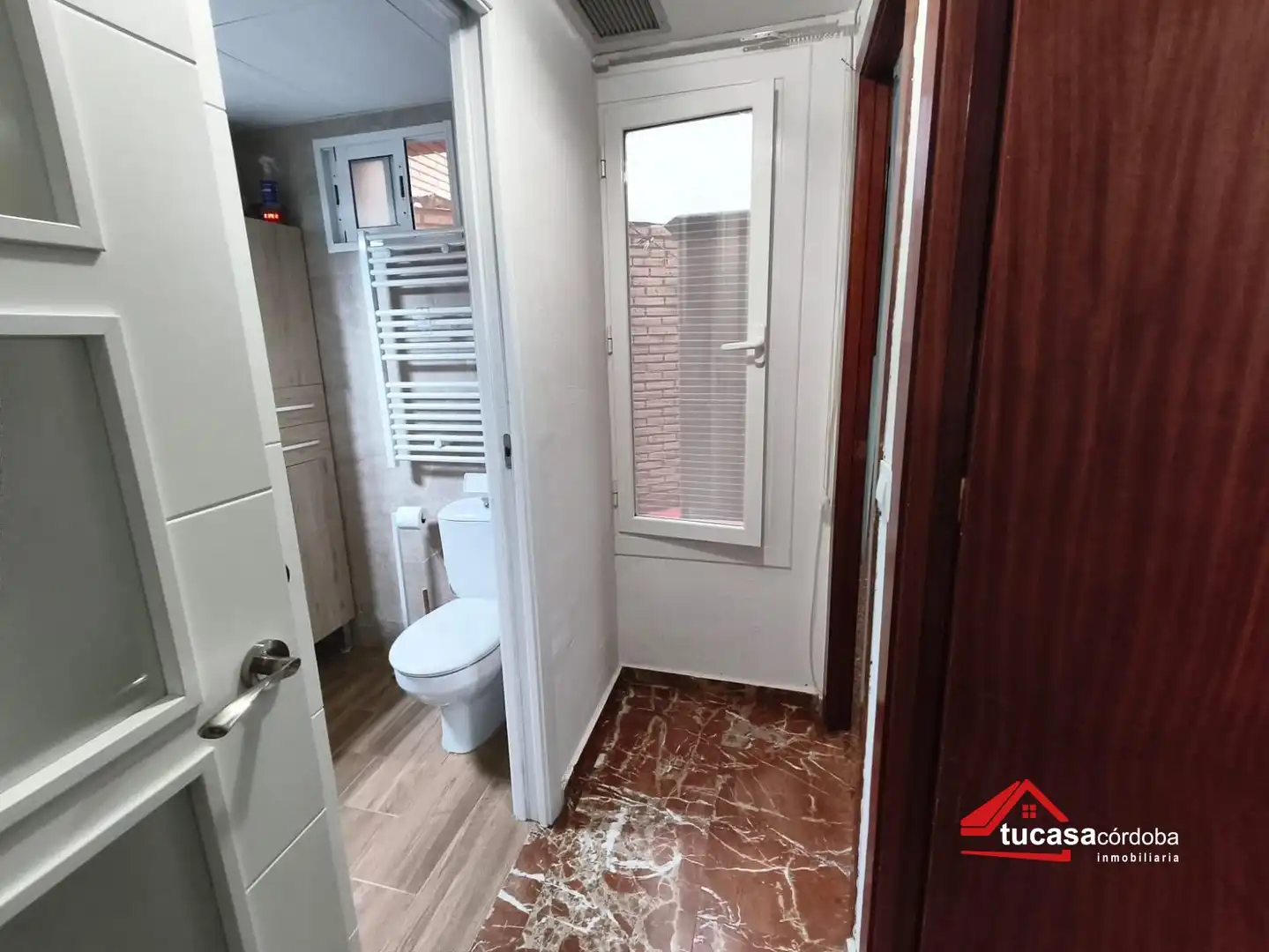 Bathroom of Flat for sale in Córdoba  with Air Conditioner and Storage room
