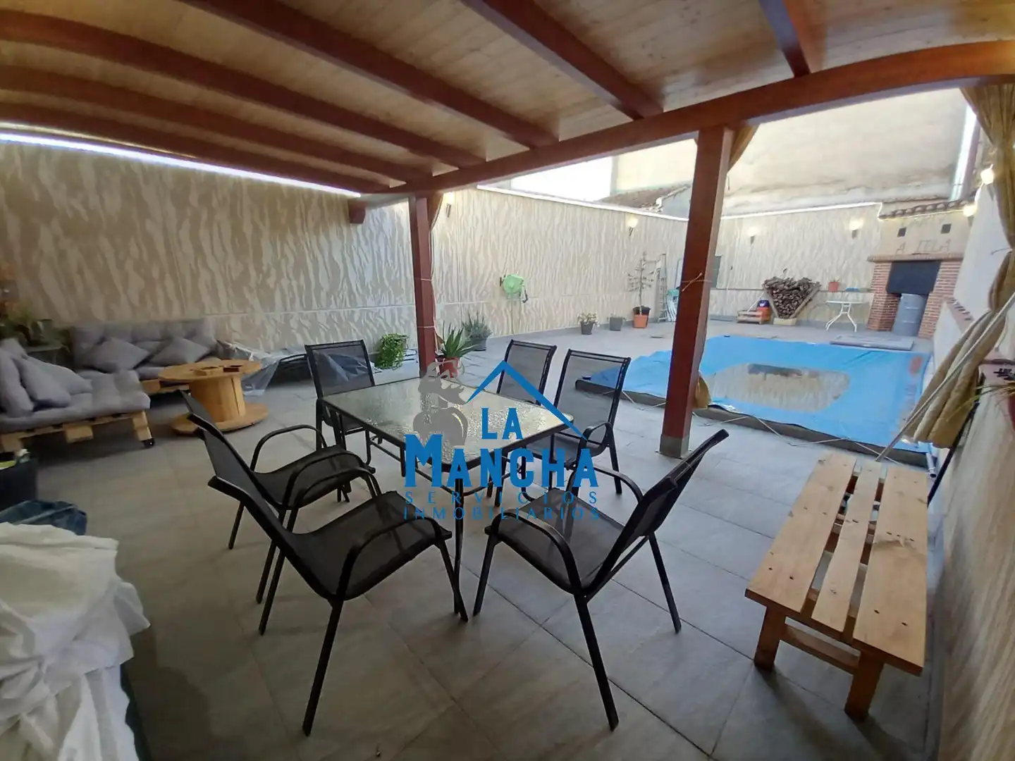 Terrassa de Casa o xalet en venda en Madrigueras amb Piscina i Moblat