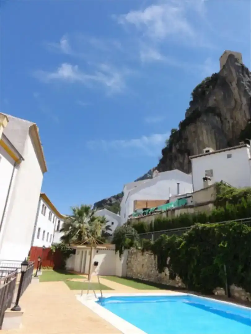 Vista exterior de Pis en venda en La Iruela amb Aire condicionat i Piscina