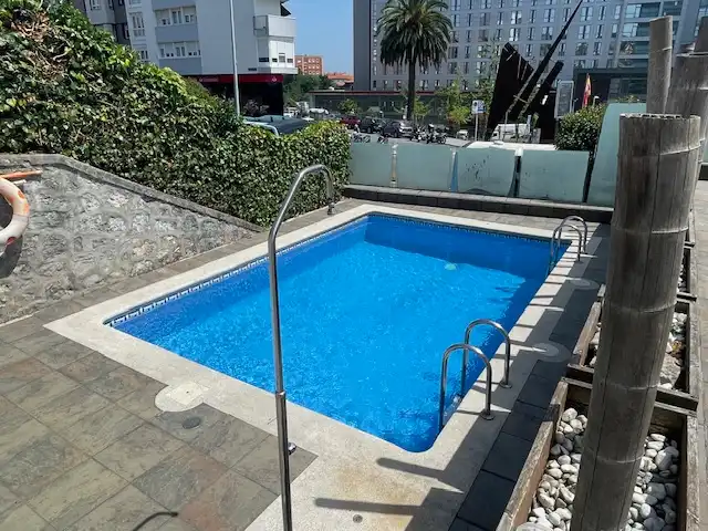 Piscina de Casa adosada en venda en Santander amb Calefacció, Jardí privat i Parquet
