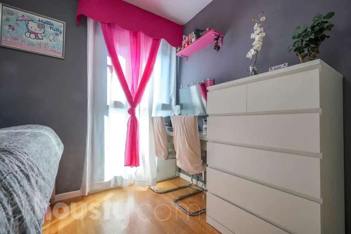 Habitación de Ático en venta en Madrid con Terraza, Trastero y Piscina comunitaria