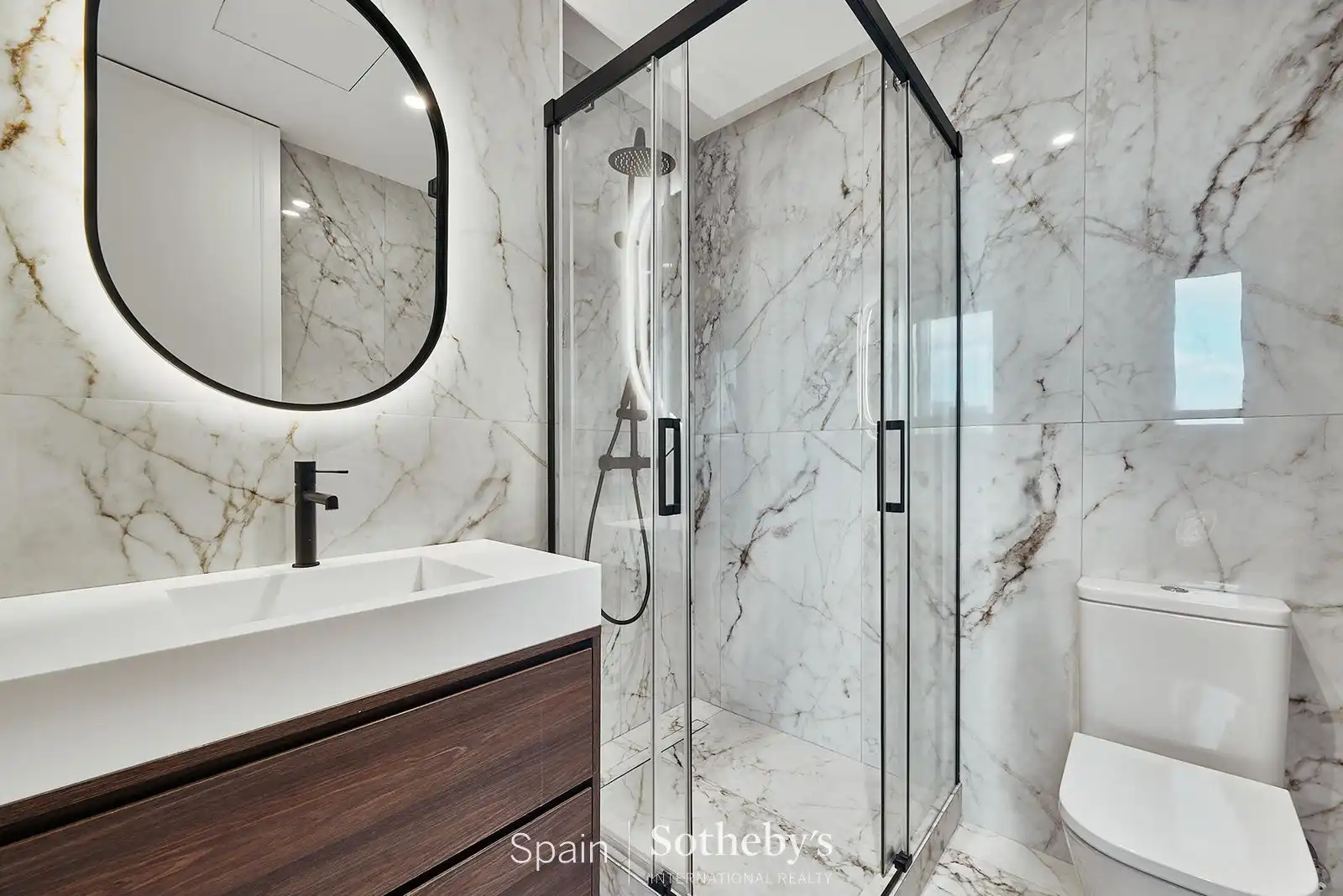 Bathroom of Apartments for sale in Madrid  with Air Conditioner, Terrace and Storage room