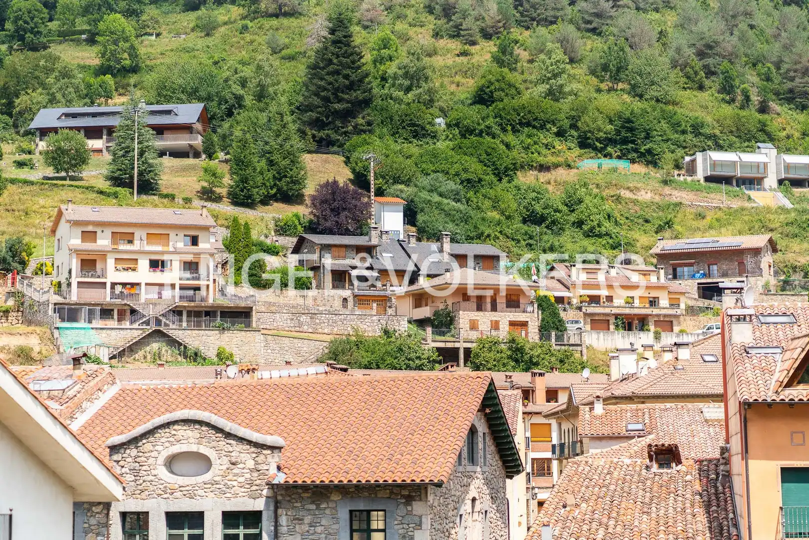 Vista exterior de Àtic en venda en Camprodon amb Calefacció, Jardí privat i Parquet