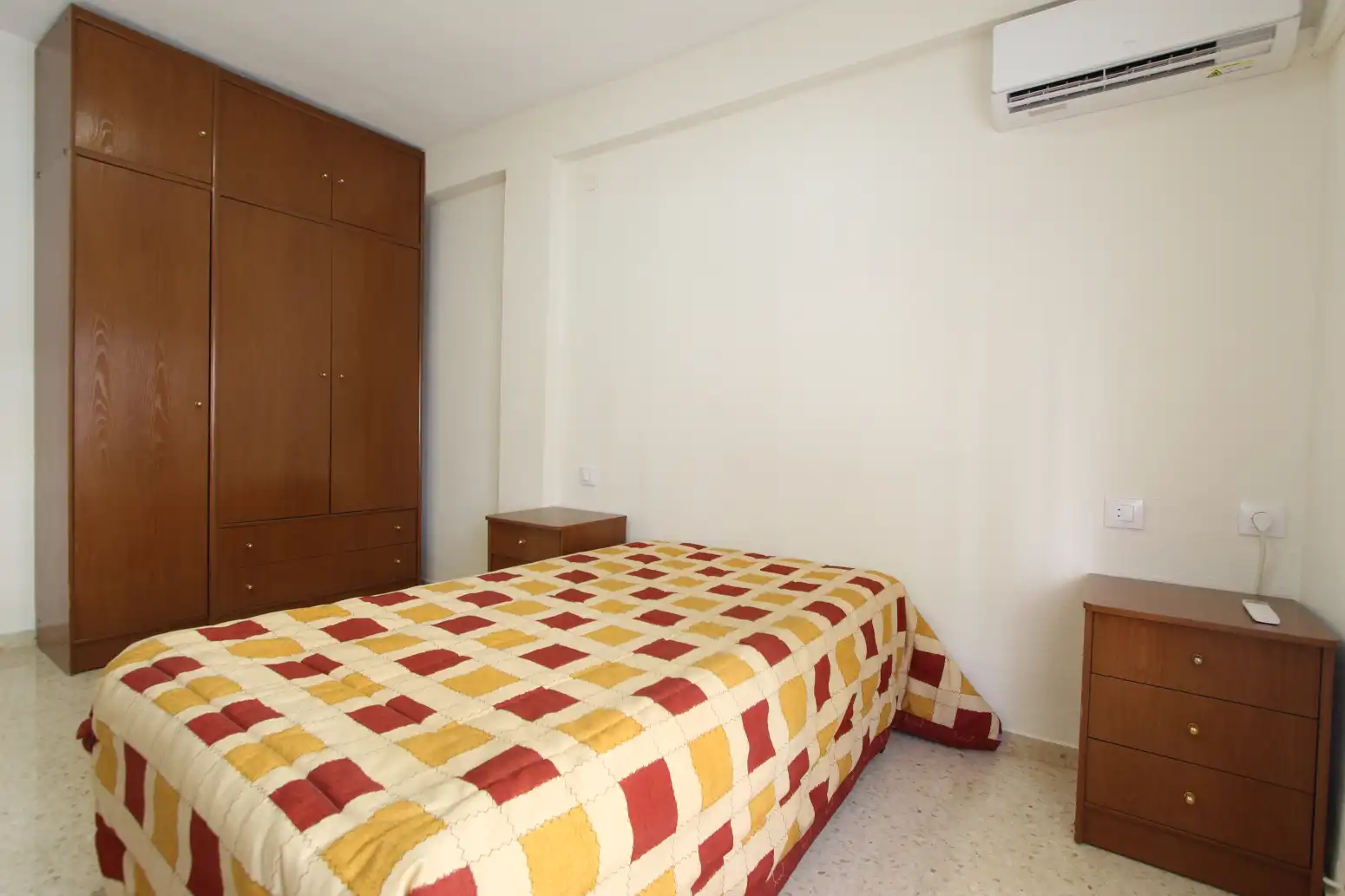 Habitación de Piso de alquiler en Alaquàs con Aire acondicionado, Calefacción y Amueblado