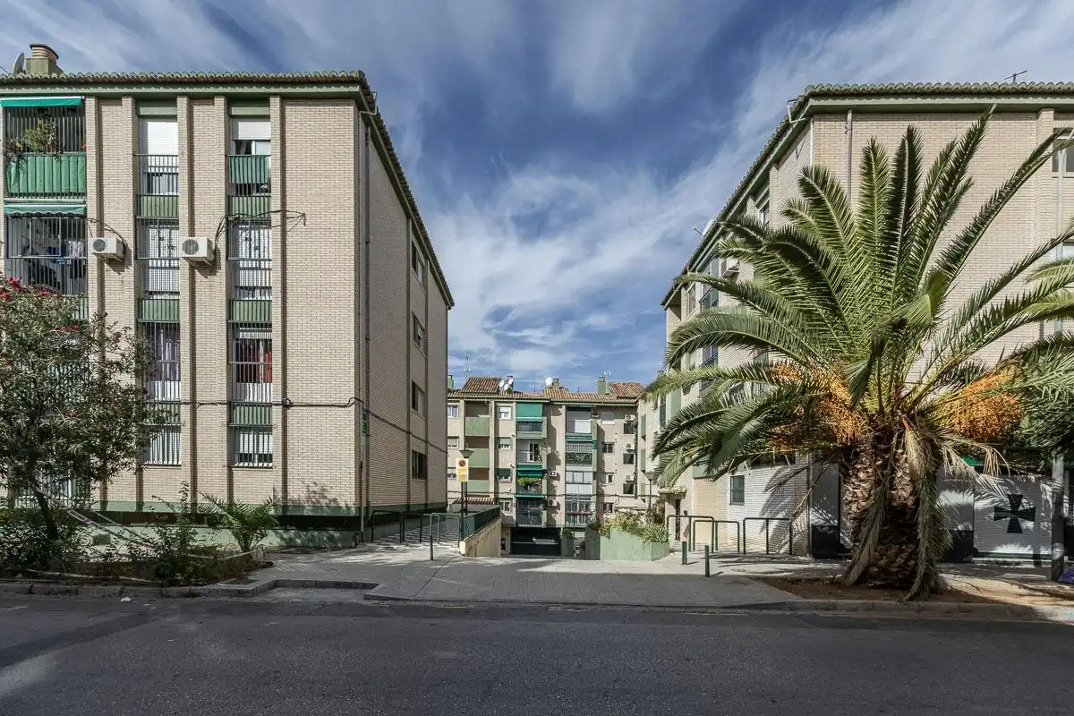 Vista exterior de Piso en venta en Granada con Aire acondicionado, Calefacción y Balcón