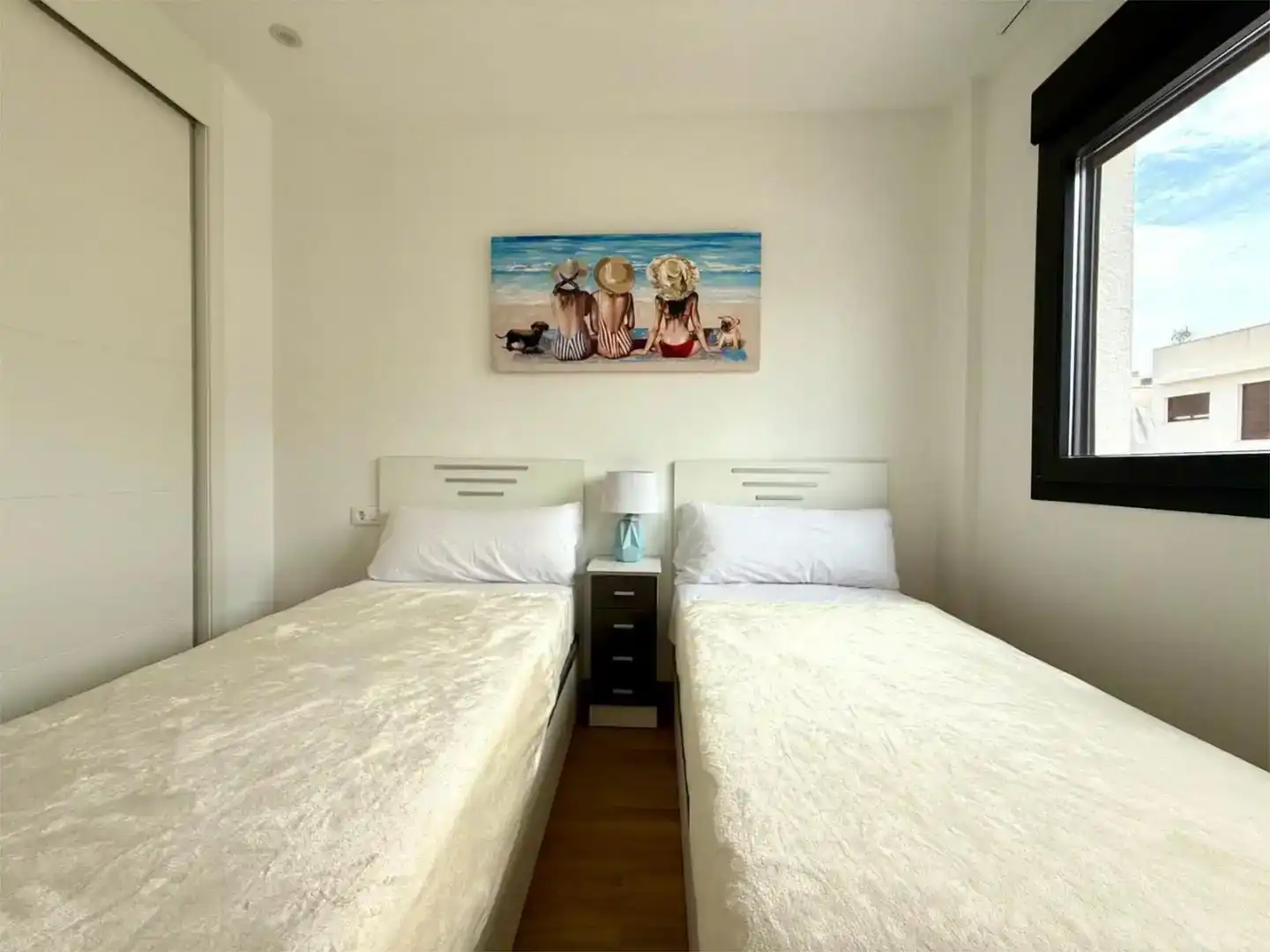 Schlafzimmer von Wohnung zur Miete in Torrevieja mit Klimaanlage und Schwimmbad