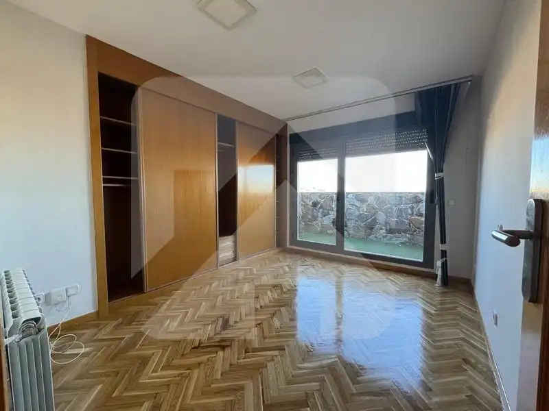 Habitación de Ático en venta en Valdemoro con Aire acondicionado, Calefacción y Jardín privado