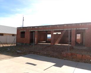 Exterior view of Single-family semi-detached for sale in Membrío