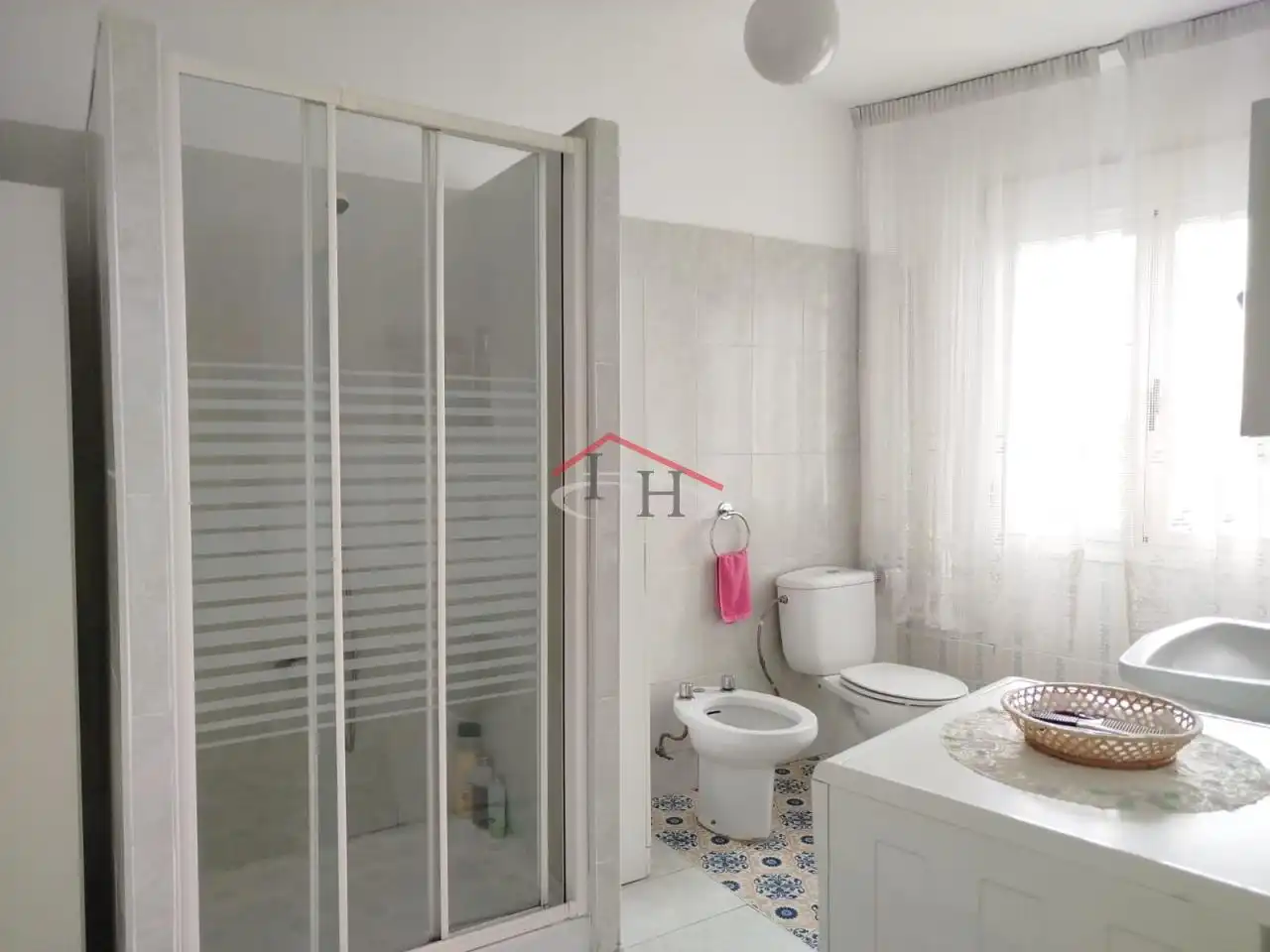 Bany de Casa o xalet en venda en León Capital  amb Calefacció, Terrassa i Balcó