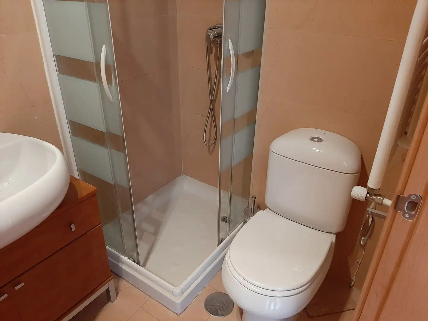 Baño de Piso de alquiler en Alcalá de Henares con Aire acondicionado, Calefacción y Jardín privado