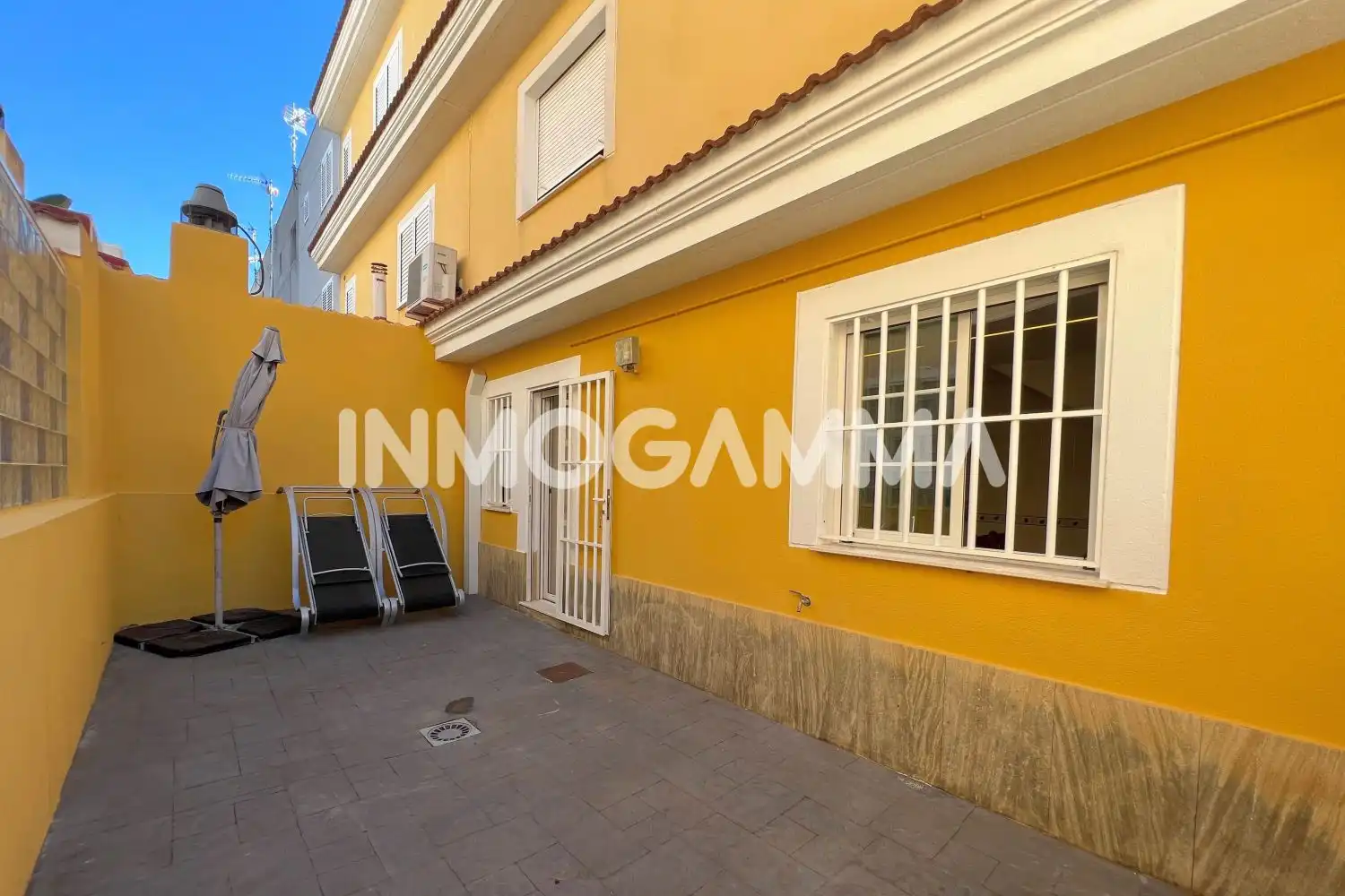 Vista exterior de Casa adosada en venta en Cullera con Terraza y Balcón