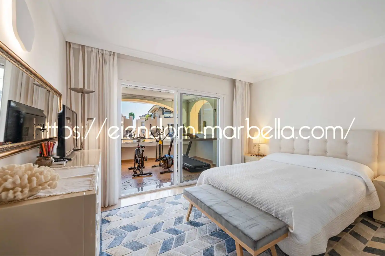 Habitación de Apartamento en venta en Marbella con Aire acondicionado, Terraza y Amueblado