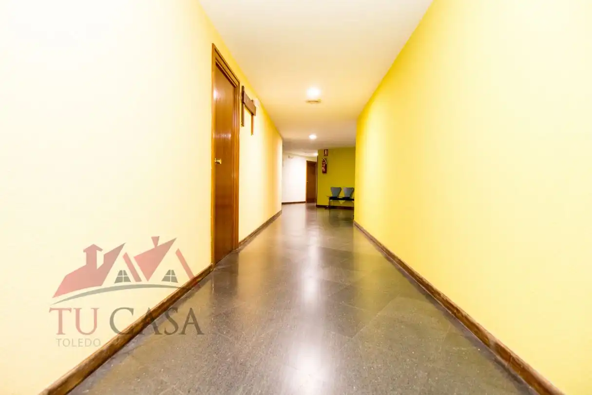 Office for rent in Toledo  with Air Conditioner and Heating