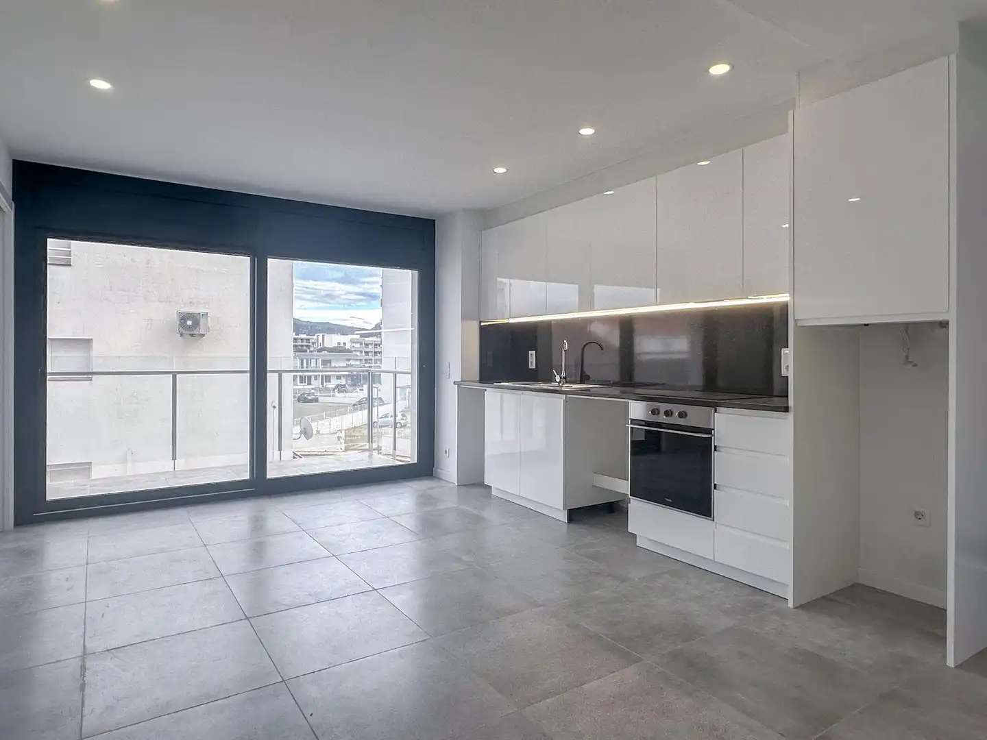 Cocina de Apartamento en venta en Roses con Aire acondicionado, Terraza y Balcón