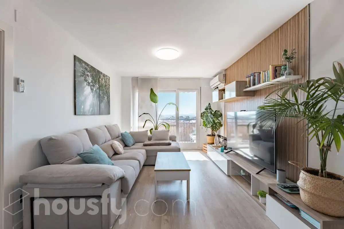 Flat with terrace for sale in Rambla Francesc macia .