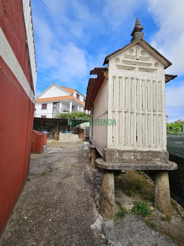 Vista exterior de Casa o xalet en venda en Vigo  amb Jardí privat, Terrassa i Traster