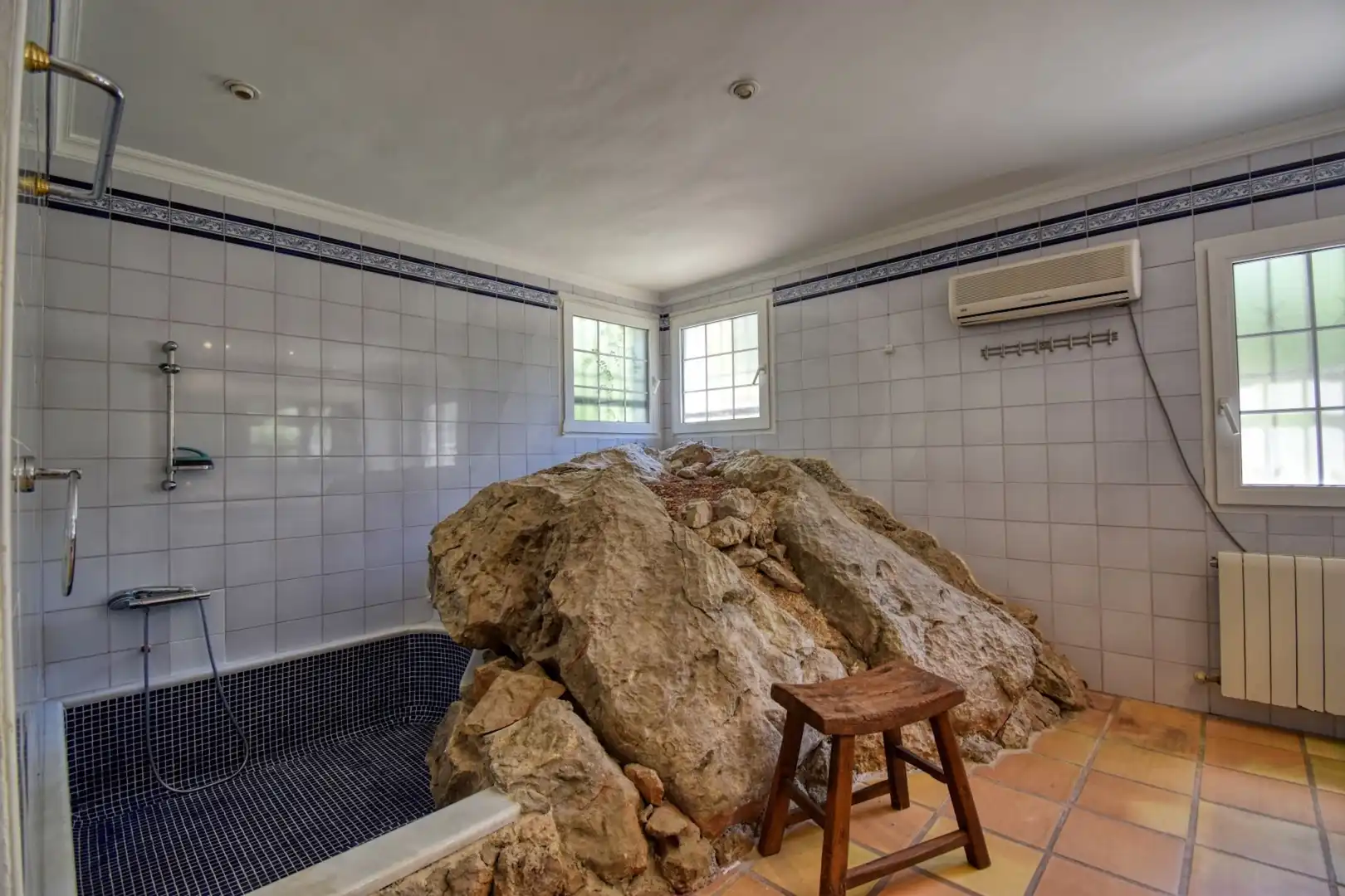 Bathroom of Houses for sale in Dénia  with Air Conditioner, Heating and Terrace