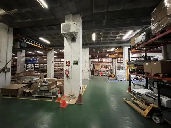 Nave industrial en venta en L'Hospitalet de Llobregat con Calefacción y Alarma