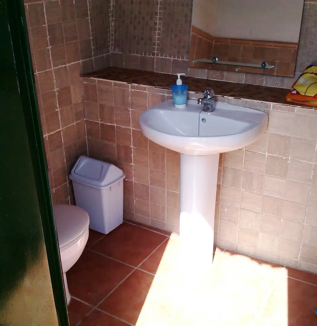 Baño de Casa adosada en venta en Almuñécar con Aire acondicionado, Terraza y Piscina