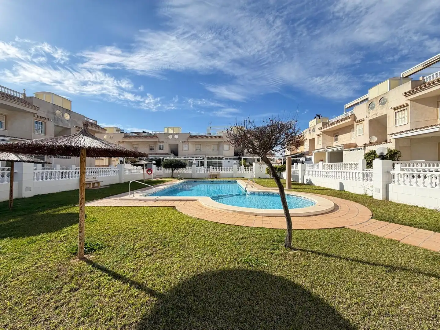 Bungalow con piscina in vendita a Calle ALBORAN, imagen 2
